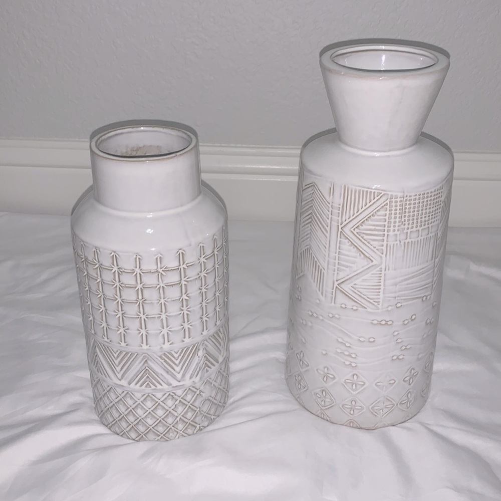 two beautiful white vases with designs(two different sizes)
